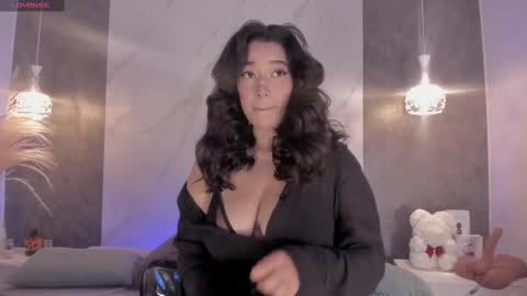 Snapshot of kiiimthompson chatting on 10.14.25 Kim Thompson online show from 10.14.25