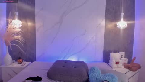 Snapshot of kiiimthompson chatting on 10.15.25 Kim Thompson online show from 10.15.25