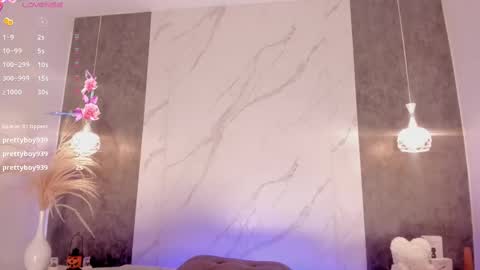 Snapshot of kiiimthompson chatting on 10.16.25 Kim Thompson online show from 10.16.25