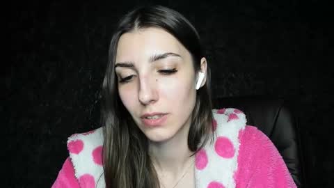 Snapshot of kikies_ chatting on 09.19.25 Mika and Miranda online show from 09.19.25