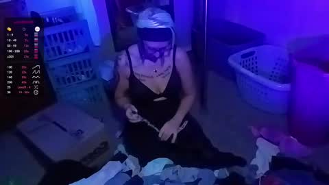 kikilovespartylights online show from 01.01.25