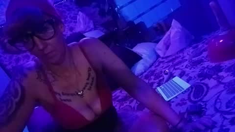 kikilovespartylights online show from 03.15.26