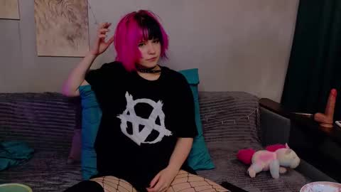 Snapshot of kikimoor chatting on 09.22.25 Kiki online show from 09.22.25