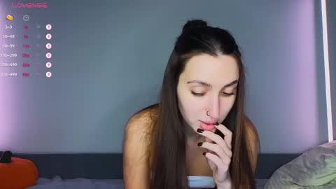 Snapshot of kikkymii chatting on 11.25.25 Kikky online show from 11.25.25