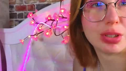 Snapshot of kim__dunn chatting on 12.18.25 CatherineBarkJamieWallace online show from 12.18.25