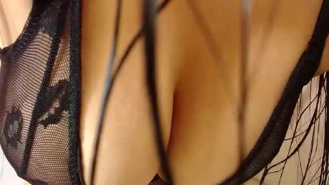 Snapshot of kim_and_mia chatting on 02.02.26 Mia Kim online show from 02.02.26