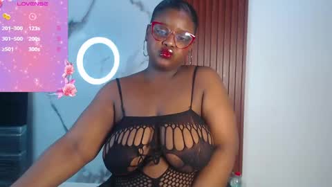 Snapshot of kim_brown2 chatting on 05.10.26 Kim Follow me please online show from 05.10.26