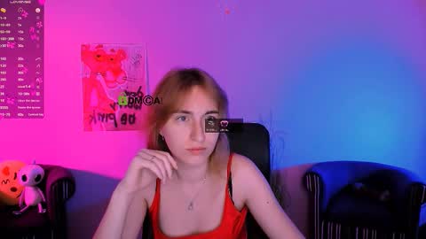 Snapshot of kim_classy chatting on 12.01.25 kim_classy online show from 12.01.25