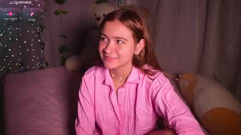 Snapshot of kim_dolls1823 chatting on 01.21.25 ISABELLA 3 online show from 01.21.25