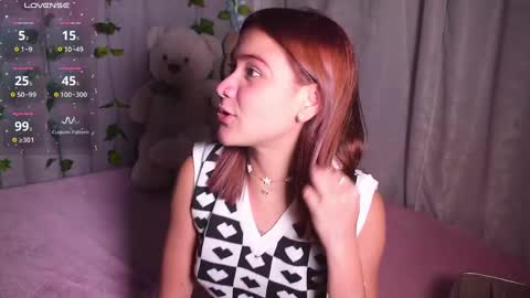 Snapshot of kim_dolls1823 chatting on 01.22.25 ISABELLA 3 online show from 01.22.25