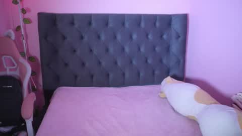 Snapshot of kim_dolls1823 chatting on 10.02.25 ISABELLA 3 online show from 10.02.25