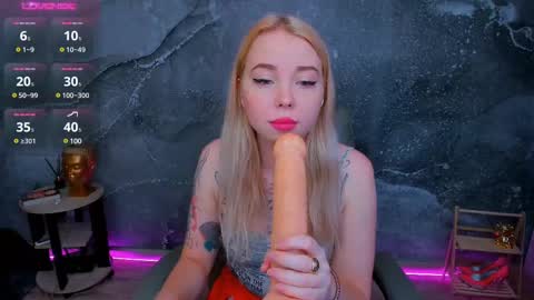 Snapshot of kim_girl_next_door chatting on 02.12.25 KIM online show from 02.12.25