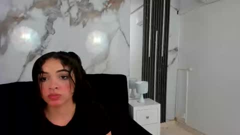 K I M online show from 10.17.25