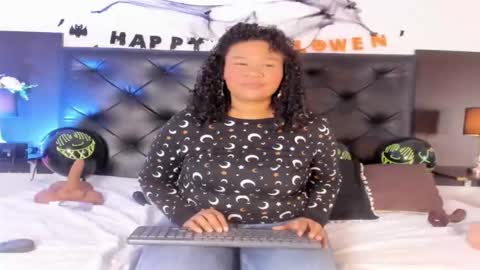 Kim Marquez online show from 10.31.25