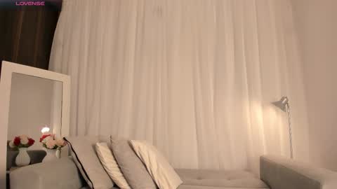 Snapshot of kim_spencer chatting on 12.04.25 Kim online show from 12.04.25