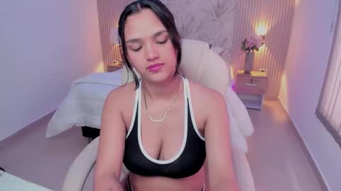 Snapshot of kim_stonee_ chatting on 12.19.25 Kim online show from 12.19.25