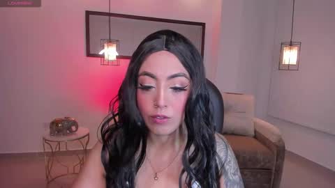 Snapshot of kim_thompson_ chatting on 11.27.25 kim online show from 11.27.25