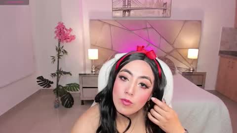 Snapshot of kim_thompson_ chatting on 12.01.25 kim online show from 12.01.25