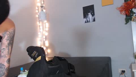 Kim  Yuk online show from 12.18.24