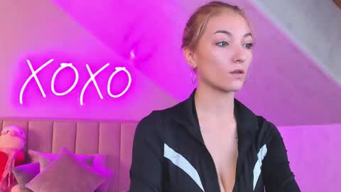 Snapshot of kimberlly_smith chatting on 11.14.25 kimberlly_smith online show from 11.14.25