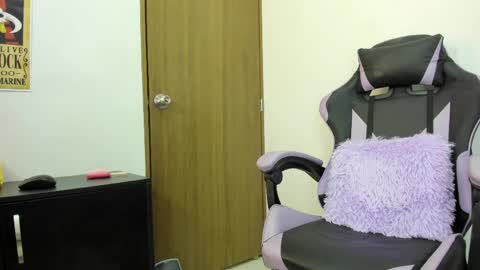 Snapshot of kimberly0825 chatting on 04.27.26 kamila online show from 04.27.26