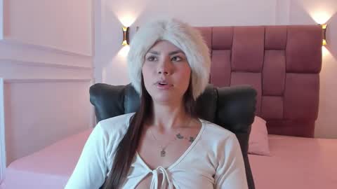 Snapshot of kimberly1fox chatting on 03.08.25 Kim online show from 03.08.25