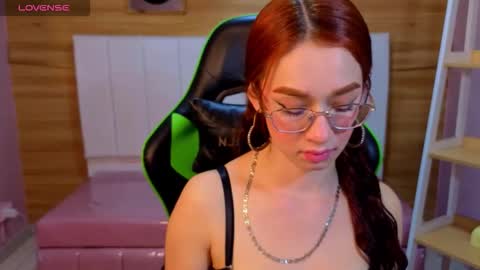 Snapshot of kimberly23_a chatting on 12.13.25 Kim online show from 12.13.25