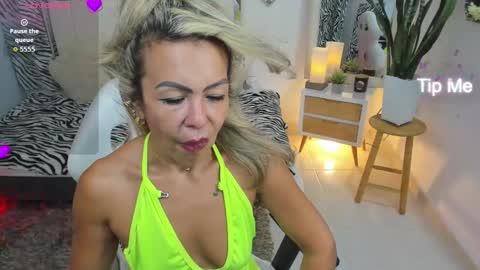 Snapshot of kimberly_milf5 chatting on 03.11.26 Kimberly online show from 03.11.26