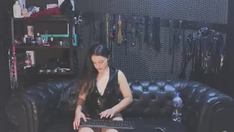  KIMBERLY SWAN  online show from 03.01.25