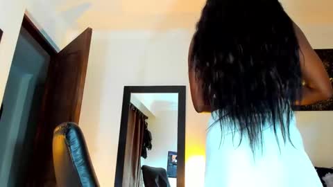 Snapshot of kimberlybanks2 chatting on 11.20.25 Kimberly Banks online show from 11.20.25