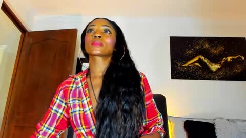 Snapshot of kimberlybanks2 chatting on 11.22.25 Kimberly Banks online show from 11.22.25