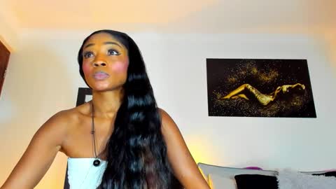 Snapshot of kimberlybanks2 chatting on 11.26.25 Kimberly Banks online show from 11.26.25