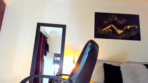 Snapshot of kimberlybanks2 chatting on 11.27.25 Kimberly Banks online show from 11.27.25