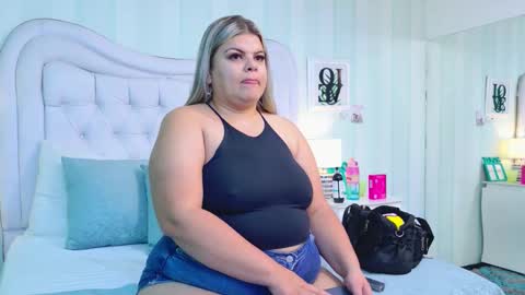 Snapshot of kimbrookss chatting on 11.05.25 KimBrooks online show from 11.05.25