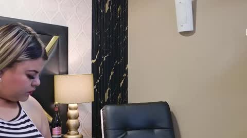 Snapshot of kimbrookss chatting on 12.15.25 KimBrooks online show from 12.15.25