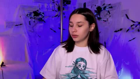 Snapshot of kimclarks chatting on 10.17.25 kimclarks online show from 10.17.25