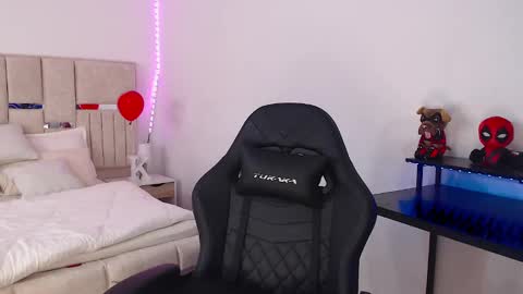 Snapshot of kimgeorgia chatting on 02.15.25 KimGeorgia online show from 02.15.25