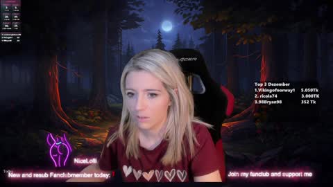 Snapshot of kimilee22 chatting on 12.04.24 Wolfs Girl online show from 12.04.24