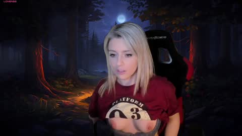 Snapshot of kimilee22 chatting on 12.05.24 Wolfs Girl online show from 12.05.24