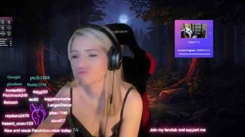 Snapshot of kimilee22 chatting on 12.09.24 Wolfs Girl online show from 12.09.24