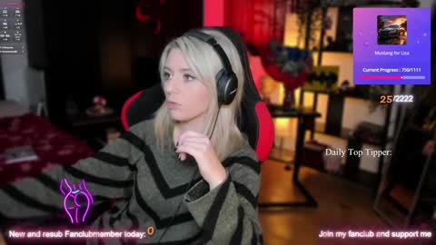 Snapshot of kimilee22 chatting on 12.18.24 Wolfs Girl online show from 12.18.24