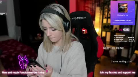 Snapshot of kimilee22 chatting on 12.19.24 Wolfs Girl online show from 12.19.24