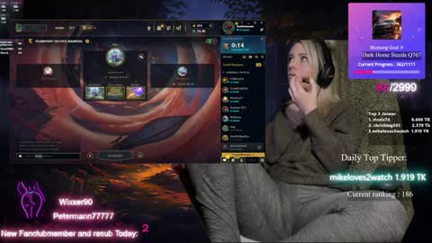 Snapshot of kimilee22 chatting on 01.06.25 Wolfs Girl online show from 01.06.25