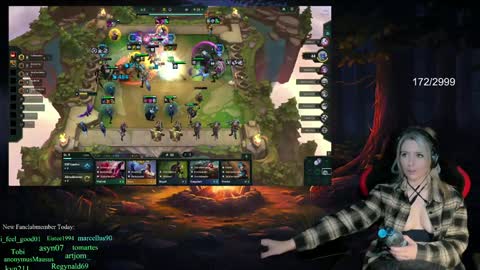 Snapshot of kimilee22 chatting on 02.03.25 Wolfs Girl online show from 02.03.25