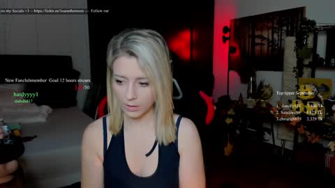 Snapshot of kimilee22 chatting on 09.27.25 Wolfs Girl online show from 09.27.25