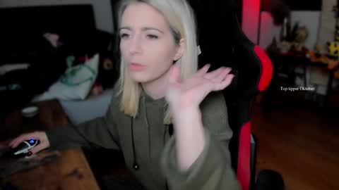 Snapshot of kimilee22 chatting on 10.04.25 Wolfs Girl online show from 10.04.25