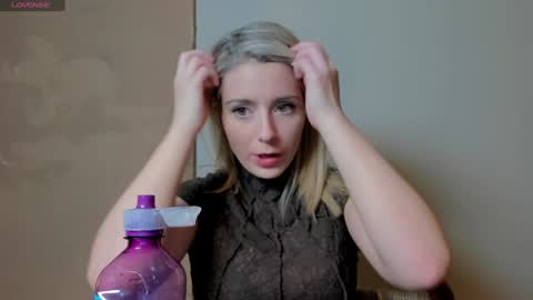 Snapshot of kimilee22 chatting on 11.09.25 Wolfs Girl online show from 11.09.25