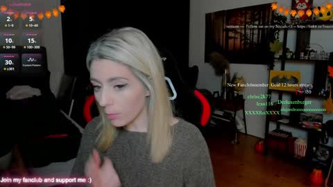 Snapshot of kimilee22 chatting on 11.23.25 Wolfs Girl online show from 11.23.25