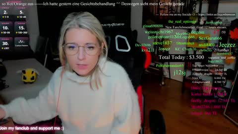 Snapshot of kimilee22 chatting on 11.30.25 Wolfs Girl online show from 11.30.25