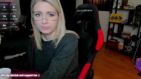 Wolfs Girl online show from 12.19.25